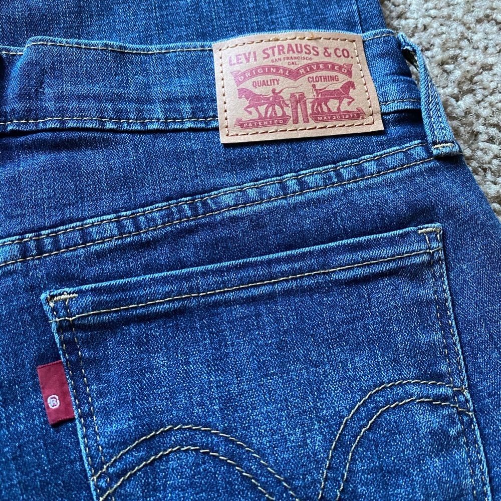 Levi’s Straight Leg dark wash jeans